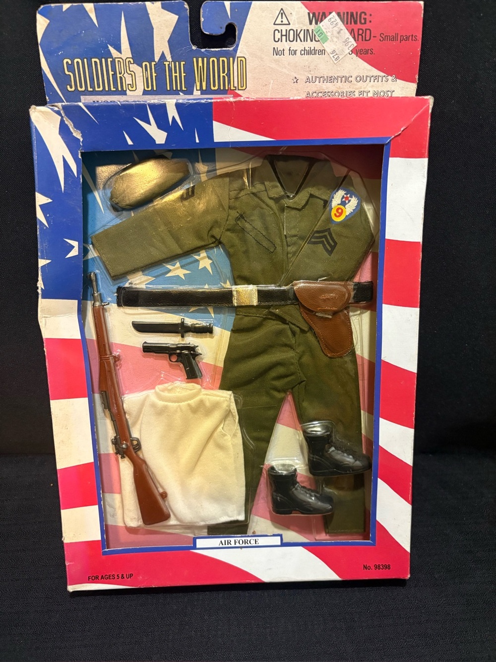 VTG Soldiers of the World WWII Air Force uniform and accessory set (No. 98398)